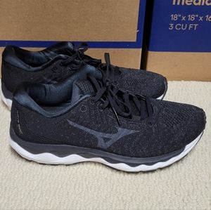 8 1/2 Mizuno Waveknit Running Shoes